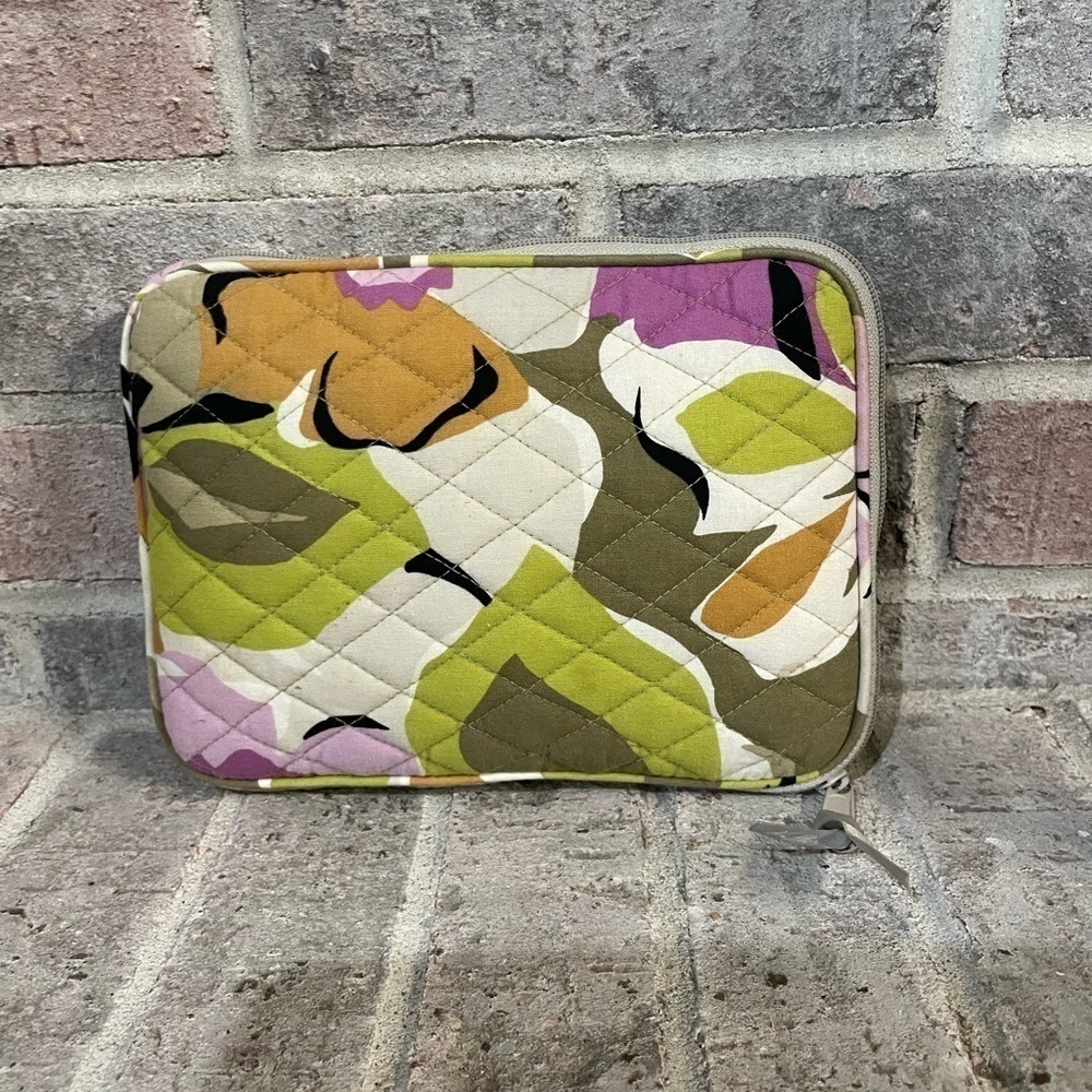 Vera Bradley - Picture 3 of 7